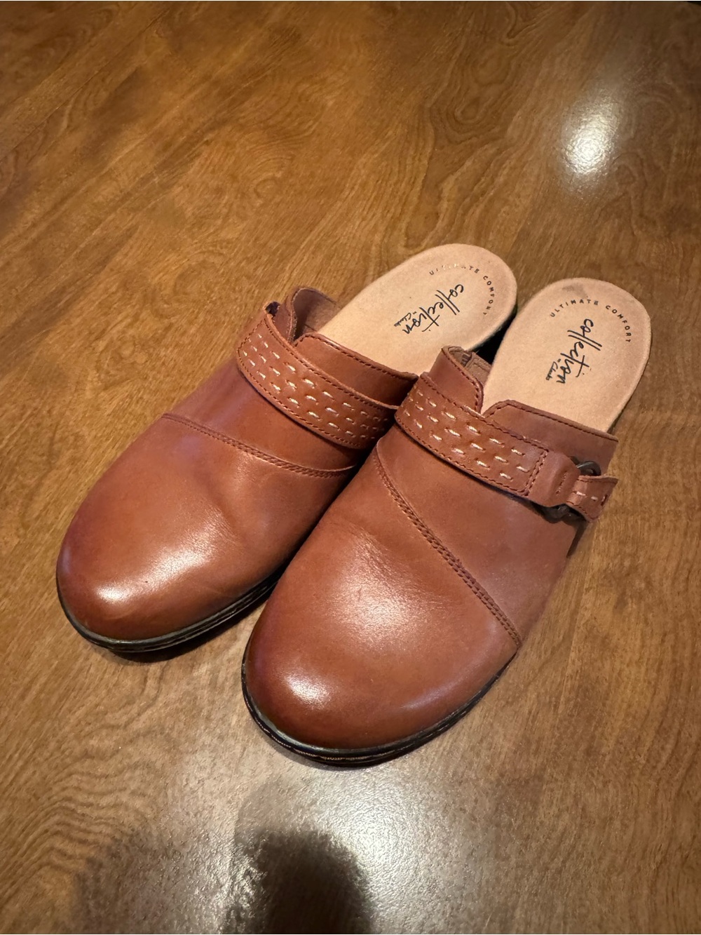Clarks Women's Tan Leather Slip-On Clogs with Decorative Strap - Picture 1 of 4